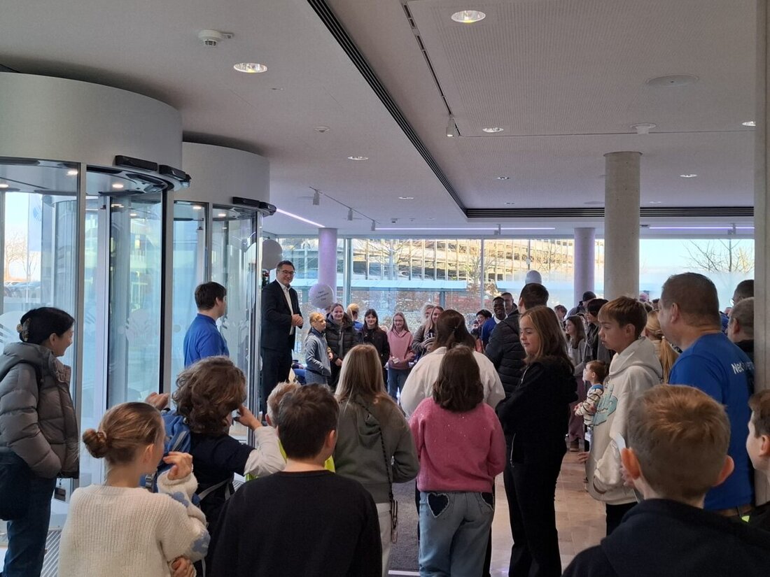 Ursensollen. Am Buß- und Bettag lud die GRAMMER AG zum Next Generation Day und bot Kindern ihrer Mitarbeitenden zum dritten Mal Einblicke in den Job. Ein Programm von Erste Hilfe bis Technik-Labor begeisterte rund 80 Kinder.