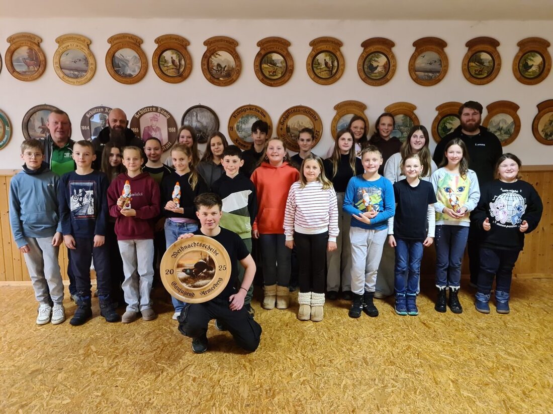 Mehlmeisel. Beim Gaujugend-Rundenwettkampf vergab die Jugendleitung die traditionelle Weihnachtsscheibe. Rund 35 Talente aus Grünlas, Kaibitz, Pullenreuth und Kastl traten an; Sieger wurde Nico Schürger mit einem 118,3 Teiler.