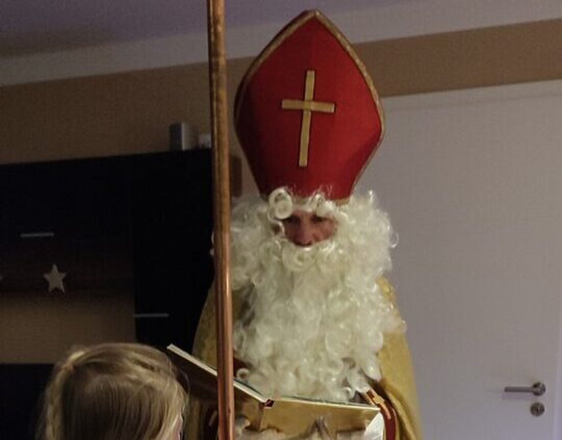 Weiherhammer. Die TSG Mantel-Weiherhammer brachte mit ihrer Nikolausaktion erneut Freude in die Gemeinde. Ehrenamtliche besuchten rund 60 Familien und sammelten Spenden für gute Zwecke.