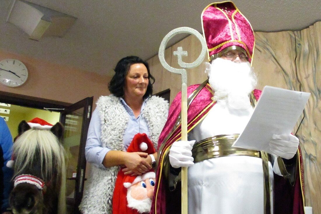 Eschenbach. Der Nikolaus sorgte zusammen mit seinem Pony Filou für strahlende Gesichter bei den Pflegeheimbewohnern. Weihnachtliche Stimmung herrscht derzeit im Pflegeheim St. Laurentius. Einer der Höhepunkte der Adventszeit war die [&hellip;]