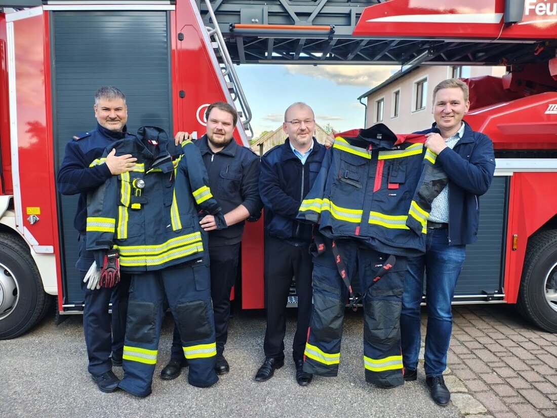 Nittenau. Die Stadt investiert in neue Feuerwehrschutzkleidung, um bis 2030 alle acht Feuerwehren zeitgemäß auszustatten, beginnend mit den drei größten Wehren. Die Modernisierung folgt auf die Erkenntnis, dass die über 25 Jahre alte Ausrüstung den heutigen Anforderungen nicht mehr genügt.