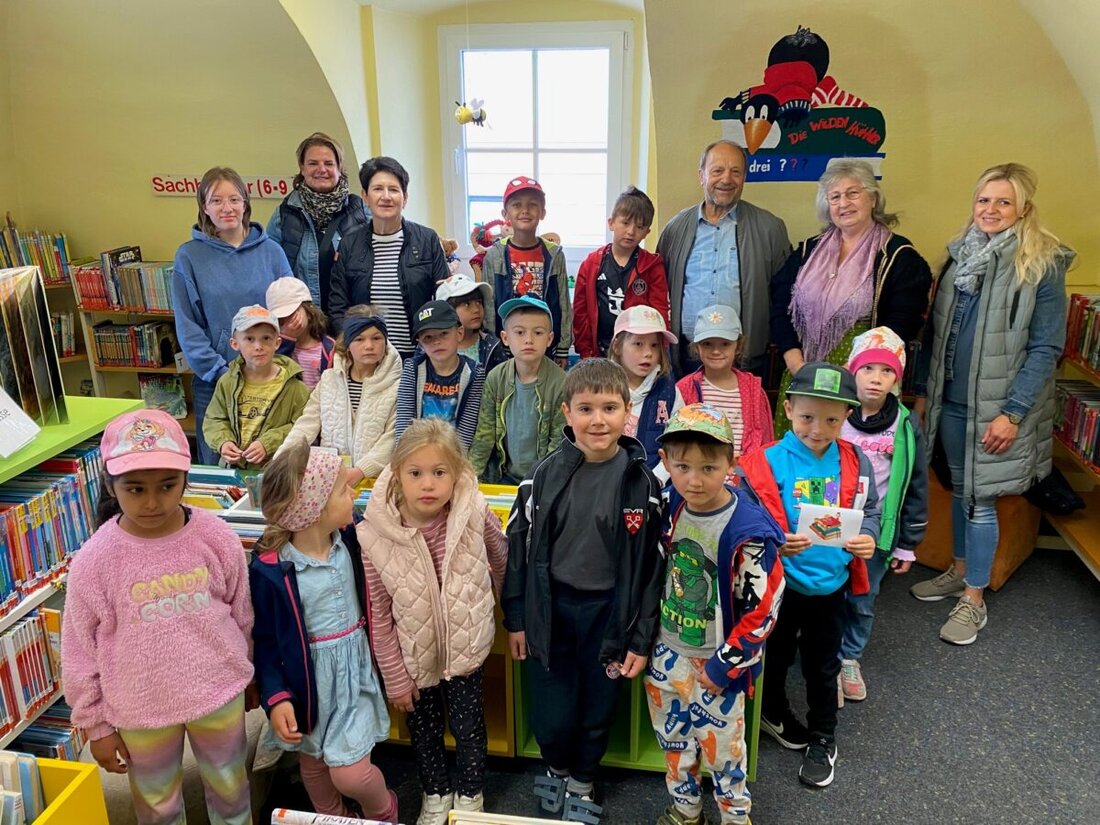 Nittenau. Über 100 Vorschulkinder erhielten eine kostenlose Jahresmitgliedschaft in der Stadtbücherei, gesponsert von Werner Götzer sen. Die Aktion zeigt einen nachhaltigen Effekt auf das Leseverhalten der Kinder und wird am 15. Mai 2025 fortgesetzt.