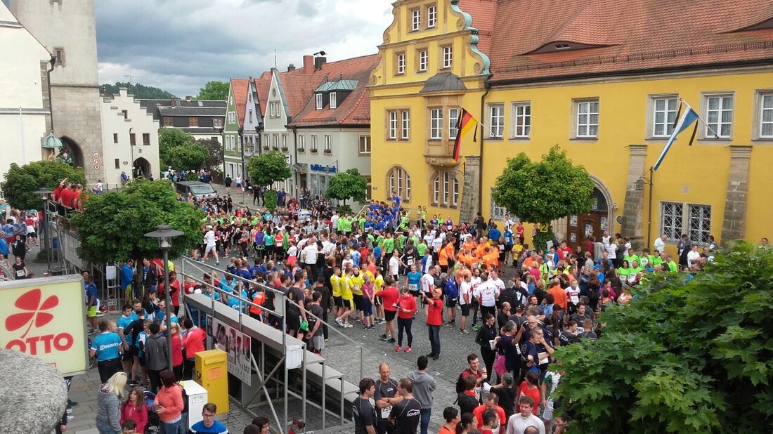 Tirschenreuth. Der Landkreis Tirschenreuth wächst weiter. Binnen eines Jahres stieg die Einwohnerzahl an. Dies teilte nun Walter Brucker von der Pressestelle des Landratsamtes mit. “Die Zahlen kommen vom Bayerischen Landesamt für [&hellip;]
