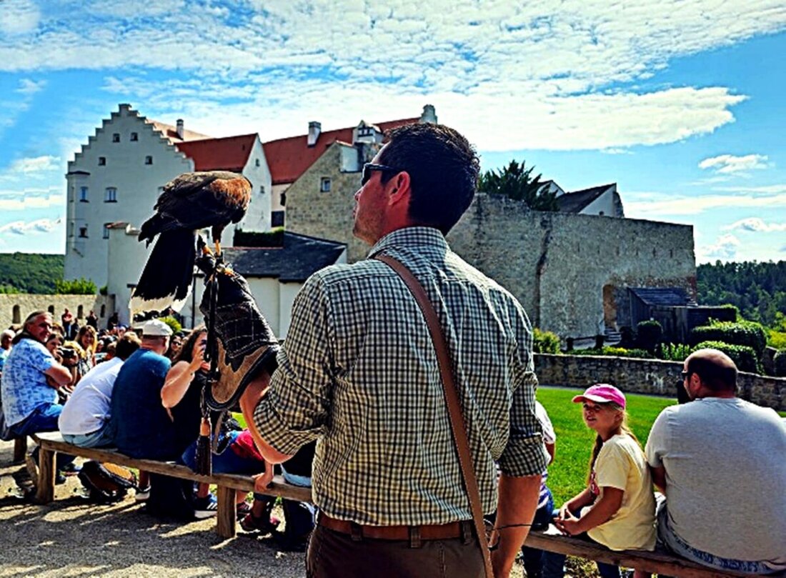 Weiden. Der Vereinsausflug der Nordoberpfälzer Musikfreunde führte heuer auf die Rosenburg bei Riedenburg und anschließend nach Regensburg.