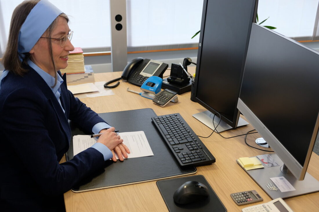 Eschenbach. Wo einst die Sparkassen-Vorstände residierten und das Kreditmanagement des Geldinstituts die Bankdarlehen absegnete, werden nun Rechtsgeschäfte beurkundet. Ein spannender Ort mit einer jungen Notarin Stefanie Tafelmeier .