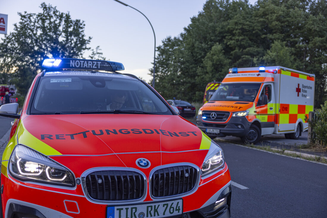 Schwandorf. Bei einer Geburtstagsfeier unter der Adenauerbrücke schlug ein 30-jähriger Wohnsitzloser das Geburtstagskind bewusstlos, nachdem dieses aggressiv wurde. Der Angreifer, mit Alkohol und Drogen im Blut, erwartet nun eine Anzeige wegen Körperverletzung.