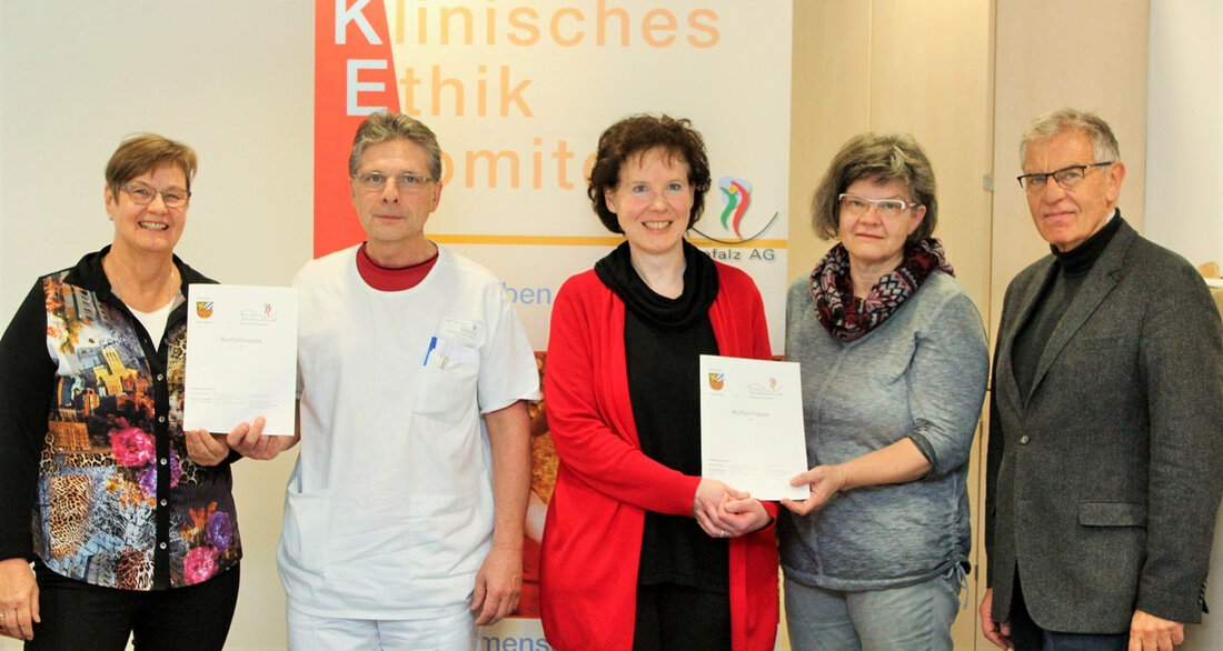 Weiden. Die Notfallmappen gingen weg wie heiße Semmeln: 2013 wurde eine gleichwertige Notfall-Mappe wie die der Landkreise Neustadt/WN und Tirschenreuth erstellt, 2014 waren bereits alle vergriffen. Die ersten 5.000 zusätzlichen [&hellip;]