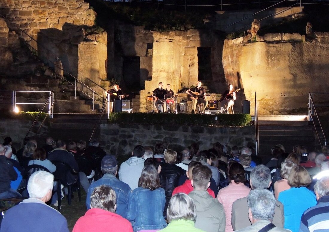 Grafenwöhr. „Rock in the Rock Quarry“ – Rockmusik im Steinbruch dies bot die “United States Army Europe Rock Band” 300 begeisterten Zuhörern auf der Naturbühne Schönberg. Bei sensationellen 26 Grad [&hellip;]