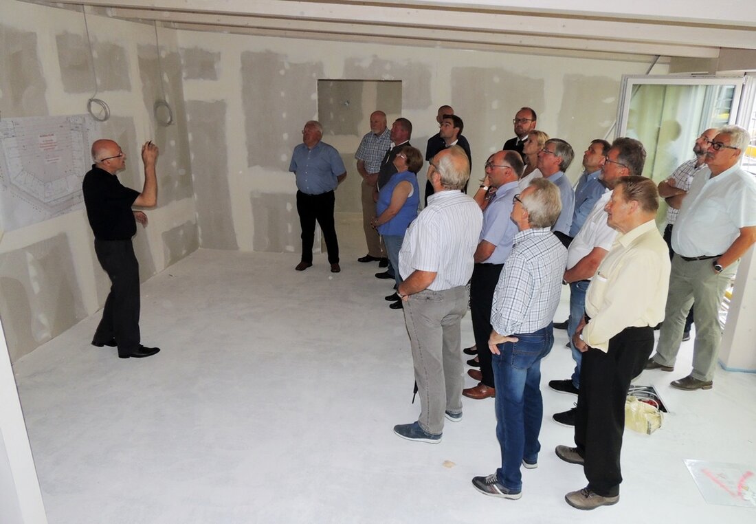 Neustadt/WN. “Gut für die Bürger, gut für die Mitarbeiter und gut für Neustadt“, so sieht Dr. Stephan Oetzinger den Erweiterungsbau am Landratsamt. Fraktionschef Oetzinger, Landrat Andreas Meier und die CSU-Kreisräte [&hellip;]