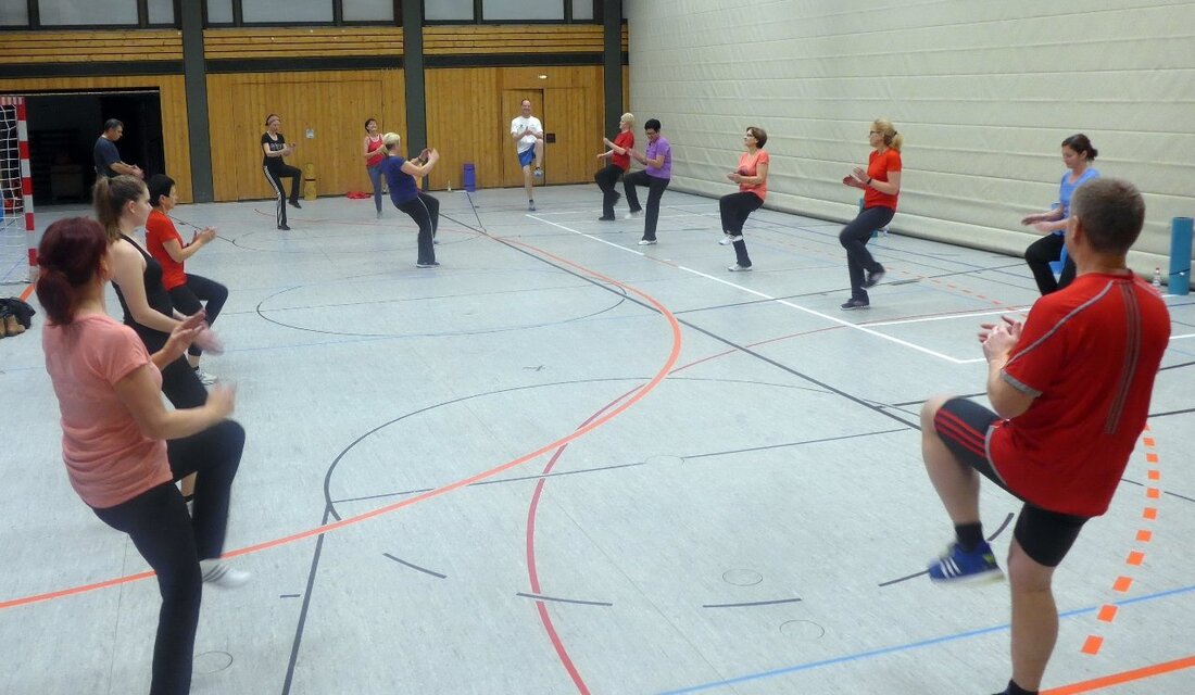 Grafenwöhr. Der Skiclub Pistenschwinger Gössenreuth startet wieder mit seiner Skigymnastik in der Stadthalle. Von Gerald Morgenstern Jeweils am Mittwoch von 19 bis 20 Uhr machen die beiden Übungsleiterinnen Rosi Ohla und Erika Meiler die [&hellip;]