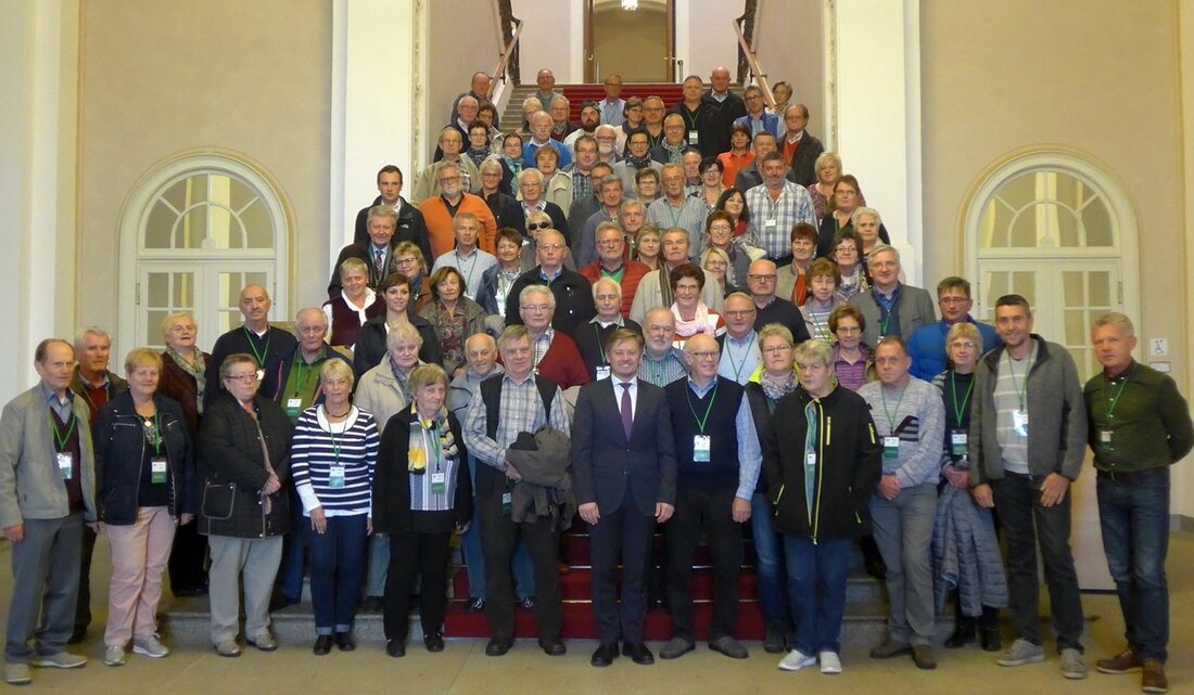 Tirschenreuth/Eschenbach. Mit zwei Bussen kamen die 100 Nordoberpfälzer in München an. Sie besuchten den bayerischen Landtag und bekamen spannende Einblicke in die Arbeit von CSU-Landtagsabgeordneten Tobias Reiß.  Von Gerald Morgenstern [&hellip;]