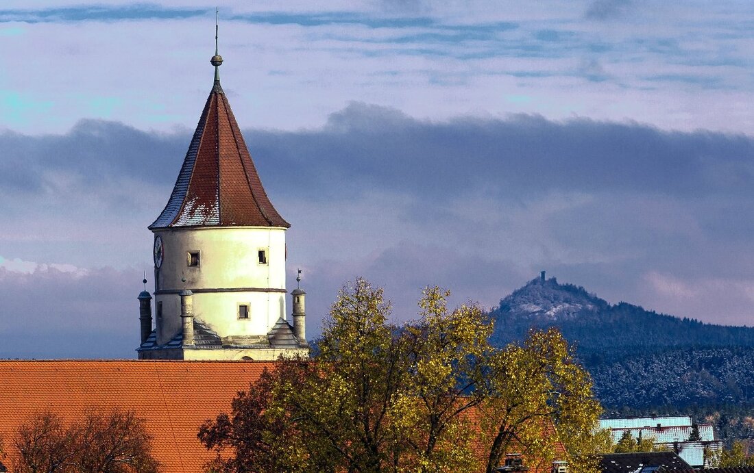 Eschenbach/Grafenwöhr. Schnee auf dem Turm der Eschenbacher Laurentiuskirche und auf der Spitze des Kulms lag in diesem Jahr noch nicht – wohl aber auf dem Novemberblatt des Heimatkalenders 2018. Von [&hellip;]