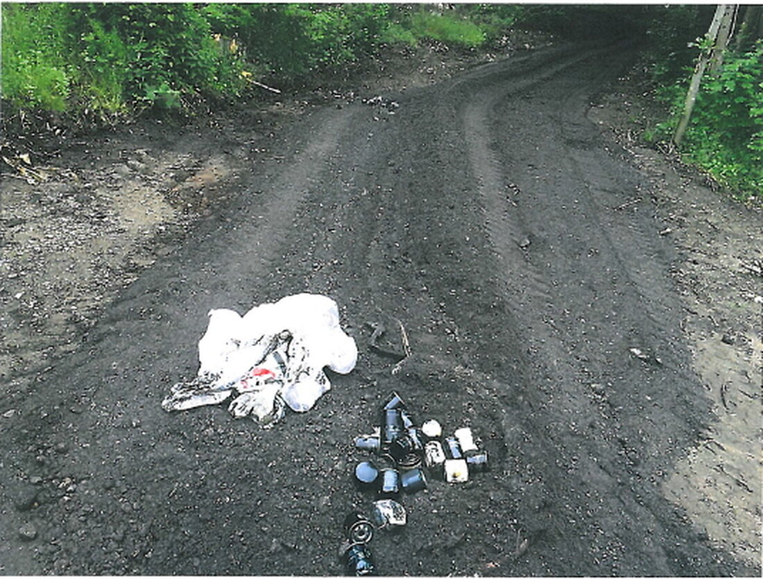 Pleystein. Am Samstag entdeckte ein Mitarbeiter des Bauhofes Pleystein auf einem Waldweg an der Kreisstraße NEW 32 zwischen Zottbachhaus und Vöslesrieth zwei Plastiksäcke. Ein bislang Unbekannter hatte die beiden Säcke [&hellip;]