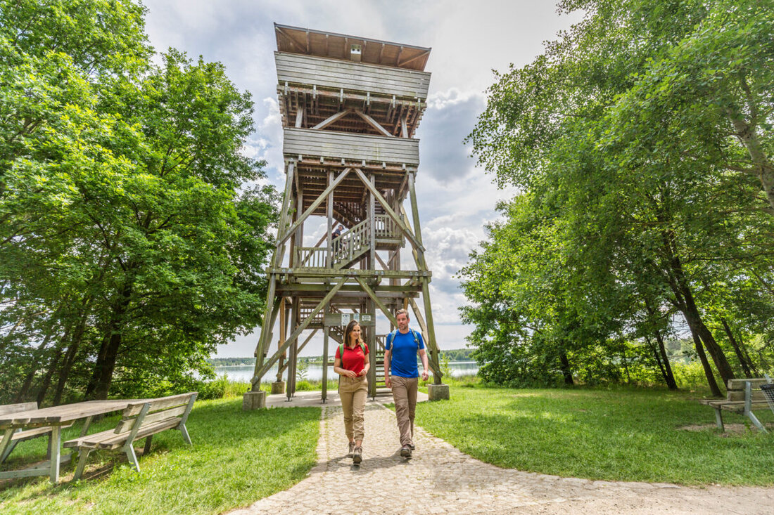 Steinberg am See. Wenn der Herbst die Region in warmes Gold taucht, laden die Oberpfälzer Seenland Wanderwochen wieder zu abwechslungsreichen Entdeckungstouren ein. 