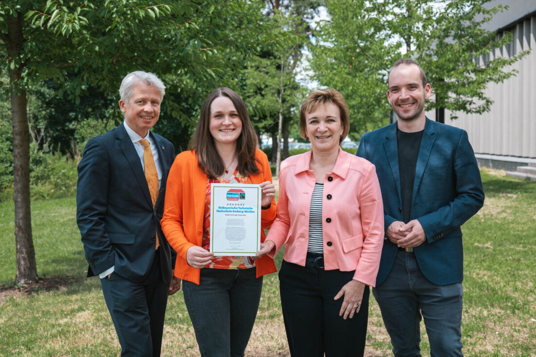 Die OTH Amberg-Weiden wurde zum dritten Mal als "Fairtrade University" rezertifiziert und setzt verstärkt auf Nachhaltigkeit und faire Handelsprodukte in Mensen und bei Veranstaltungen. Nachhaltigkeit wird auch in der Lehre großgeschrieben, wobei verschiedene Aktionen und Veranstaltungen das Bewusstsein für fairen Handel stärken.