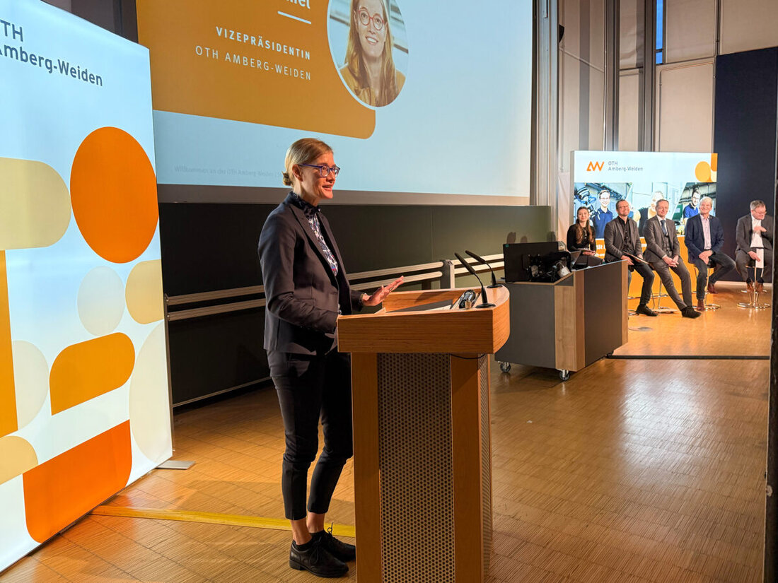 Rund 600 neue Studierende haben am Montag mit ihrem Studium an der Ostbayerischen Technischen Hochschule (OTH) Amberg-Weiden begonnen. Dieses Semester konnten insgesamt 572 Studienanfänger an beiden Standorten, Weiden und Amberg, willkommen geheißen werden. Damit steigt die Gesamtzahl der Studierenden an der Hochschule auf 4.138.