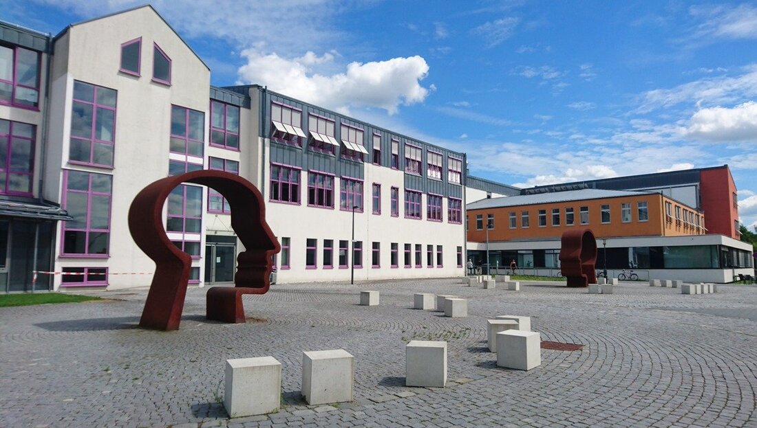 Weiden. Zwei neue Studiengänge starten zum Wintersemester an der Hochschule Amberg-Weiden.  Zum Wintersemester 2020/21 starten zwei Pädagogikstudiengänge an der OTH Amberg-Weiden: Die beiden Bachelorstudiengänge „Ingenieurpädagogik mit der beruflichen Fachrichtung Elektro- [&hellip;]