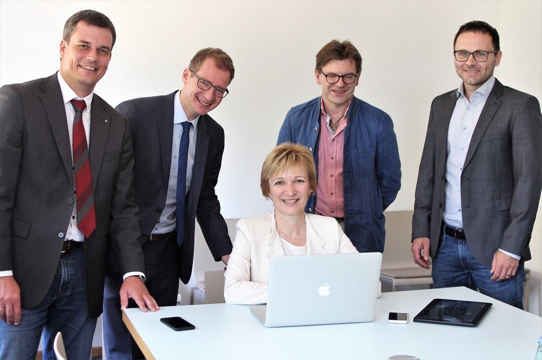Weiden. Die Welt des Handels wird komplexer und digitaler. “Das gilt besonders für das Marketing”, weiß Prof. Dr. Christiane Hellbach, Vize-Präsidentin der OTH Amberg-Weiden. “Es gibt unzählige Möglichkeiten, um als [&hellip;]