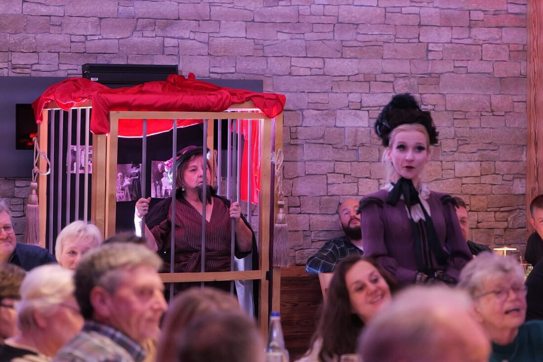 Sulzbach-Rosenberg. Am Freitag, 23. Januar 2026, begeisterte das OVIGO Theater im Gasthaus zum Wulfen mit „Die spektakuläre Freakshow des Mister Gonzalez“. 113 Gäste füllten den Saal; der Applaus war groß.