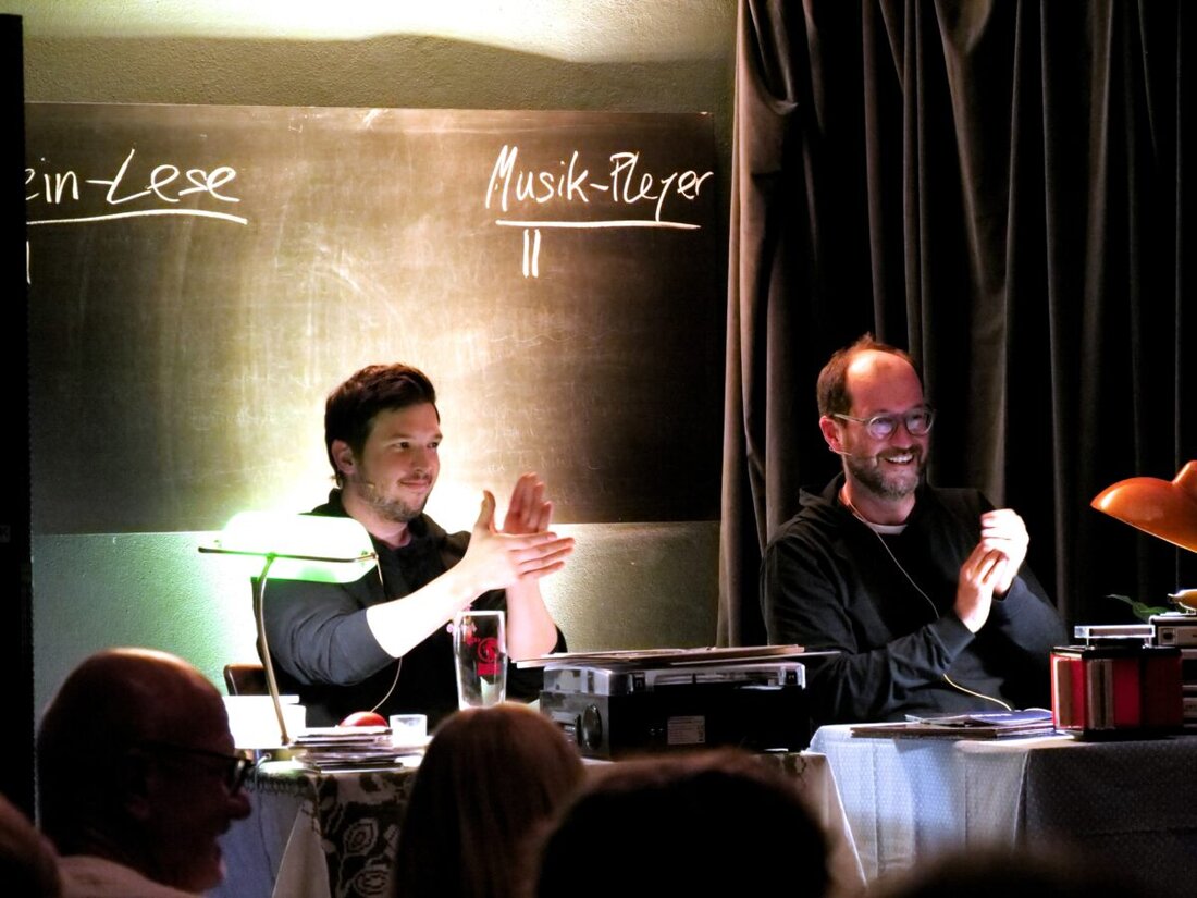 Winklarn. "Talk und Texte zu Musik“ - dieser Titelzusatz deutet bereits darauf hin, was die Besucher bei „Musik-Pleyer mit Wein-Lese“ erwartet. Dabei handelt es sich um eine musikalische Lesung des OVIGO Theaters, die in diesem Sommer als Open Air nach Winklarn und Burgtreswitz (Gemeinde Moosbach) kommen wird. 