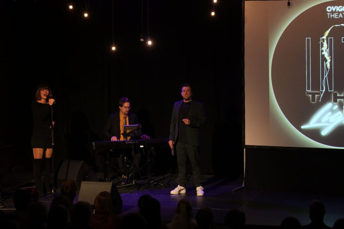 Weiden. Das OVIGO Theater hat seinen Spielplan 2027 unter dem Motto „Into the Light“ vorgestellt: neun Premieren, 22 Stücke und 210 Aufführungen an mindestens 60 Spielorten. 200 Gäste feierten die Gala in der „Sünde“.