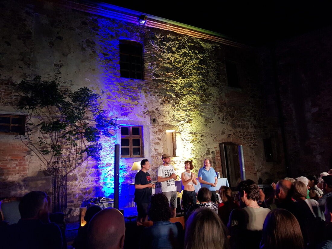 Falkenberg. Am 14. November zeigt OVIGO auf Burg Falkenberg „Musik-Pleyer mit Wein-Lese“ mit Quiz und Musik.