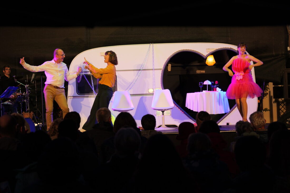 Oberviechtach. OVIGO bereitet die Sommer-Komödien Eine ganz heiße Nummer und Blind Date vor und bringt den Publikumsfavoriten als OVIGO Classics zurück. Open Air im Juni in Grafenwöhr und Nabburg, Termine im Juli und August.