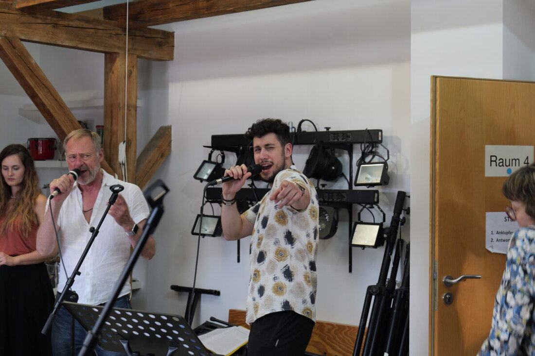 Bodenwöhr/Winklarn. Nach „Dinner mit Killer“ kommt „Dinner mit Singer“. So heißt ein ab diesem Jahr neues Format des OVIGO Theaters, das am 26. Juni Premiere feiern wird. 