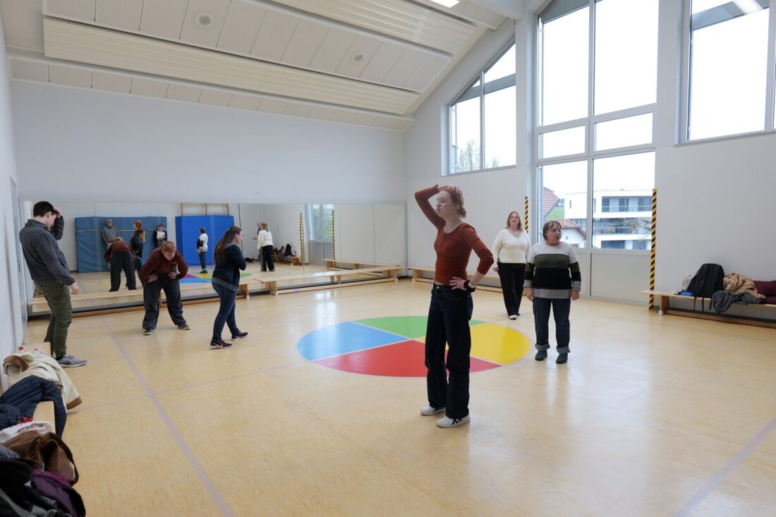 Weiden. OVIGO stellt die Besetzung der Satire Kalter weißer Mann vor. Ab Herbst gastiert das Ensemble in Oberviechtach, Weiden, Ursensollen, Nabburg und Neunburg vorm Wald. Der Vorverkauf läuft.