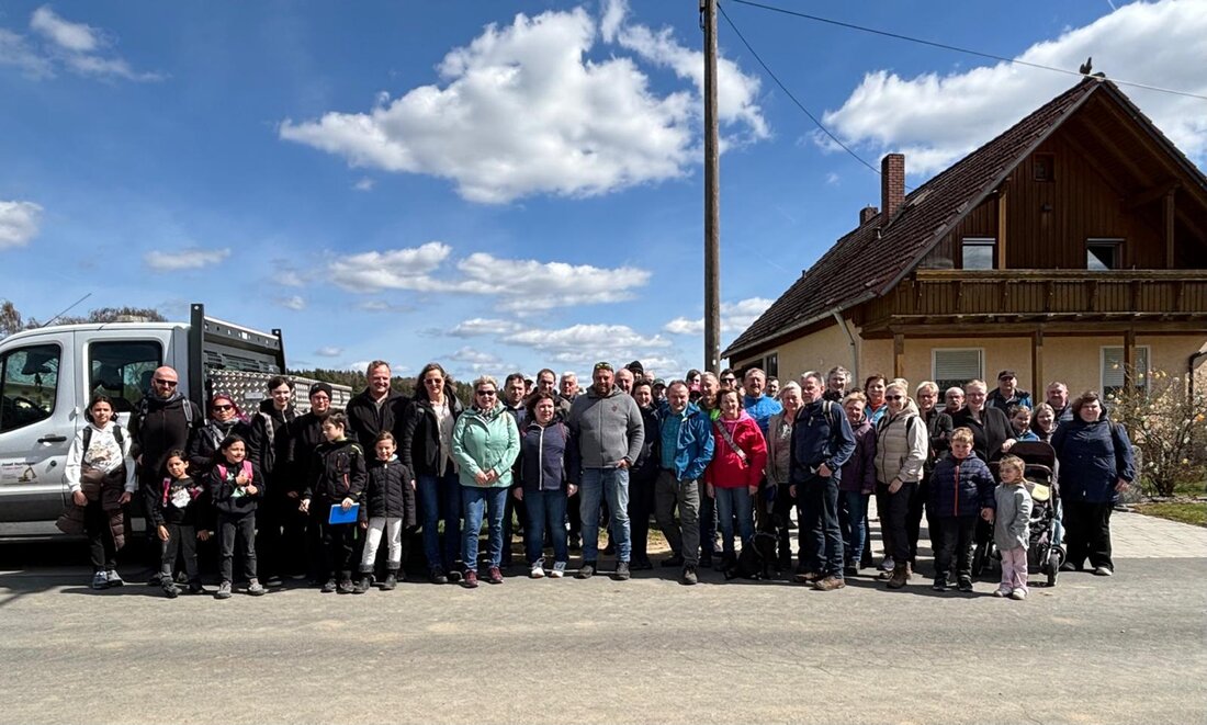 Leuchtenberg. Bei Sonnenschein lud der OWV am Ostermontag zum Emmausgang. Über 50 Wanderer, darunter Familien, starteten in Lerau, pausierten am Wiegenweiher und erreichten das „TriffNix“ in Altenstadt bei Vohenstrauß.