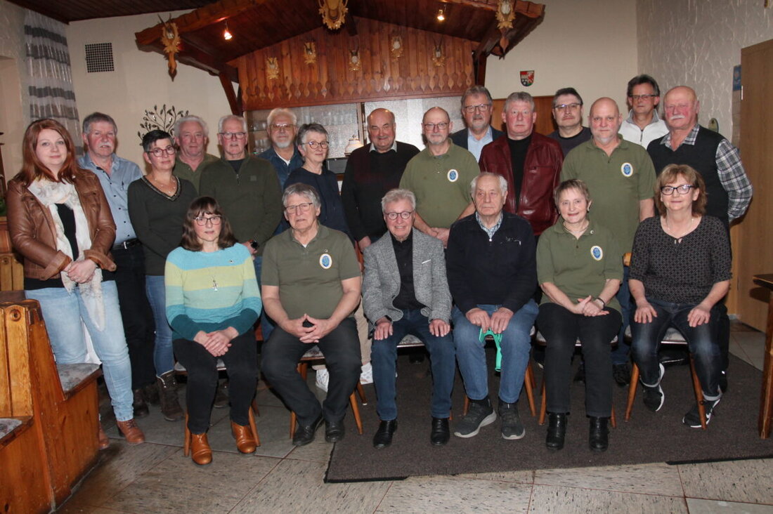 Georgenberg. Der Oberpfälzer Waldverein blickt auf ein aktives Jahr zurück, mit besonderen Leistungen in Pflege und Veranstaltungen für Kinder. Mitglieder wurden für langjähriges Engagement mit Ehrenzeichen in Bronze, Silber und Gold ausgezeichnet.