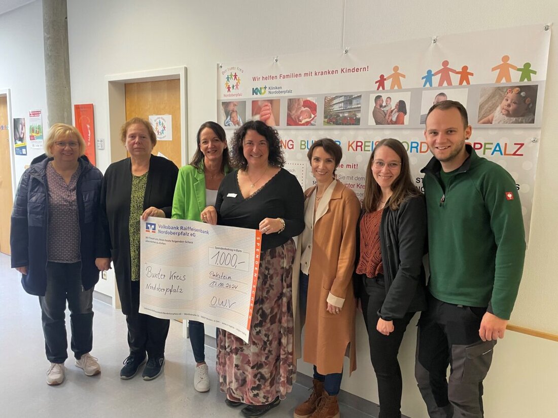  Weiden. „Das freut uns riesig, das können wir gut brauchen.“ So freut sich Marina Luttels vom Bunten Kreis Nordoberpfalz, als eine Abordnung des Oberpfälzer Waldvereins (OWV) Parkstein um Vorsitzende Christine Hundhammer in der Kinderklinik des Klinikums Weiden vorbeischaut. 