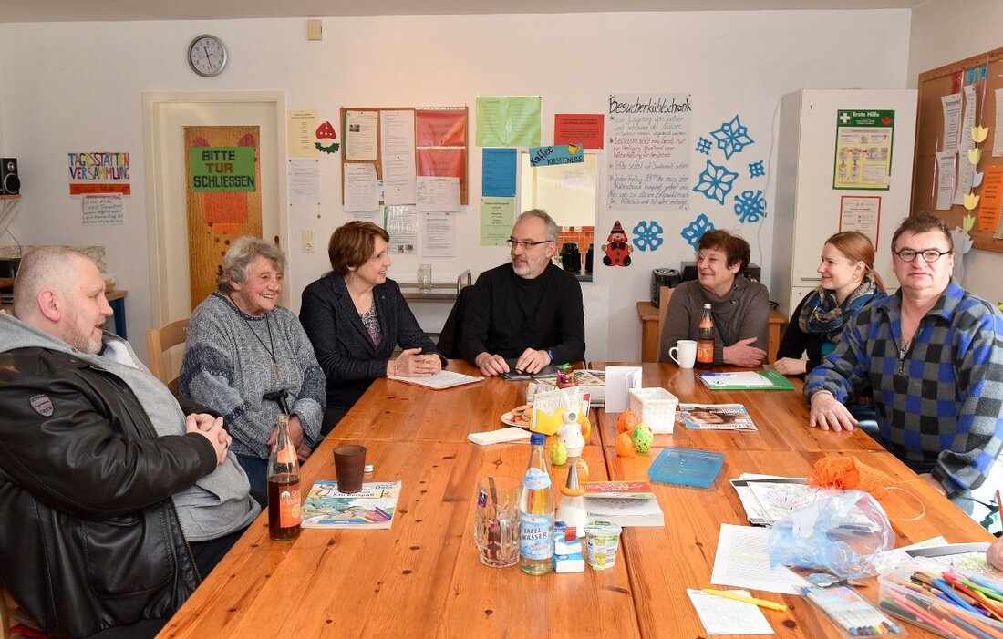 Weiden. Das Bayerische Psychisch-Kranken-Hilfe-Gesetz bekam einen neuen Entwurf. Peter Weiß, Geschäftsführer der “Oase” in Weiden – einem Tageszentrum für psychisch kranke Menschen und behinderte Menschen” kritisierte diesen aber. Im Gespräch mit [&hellip;]