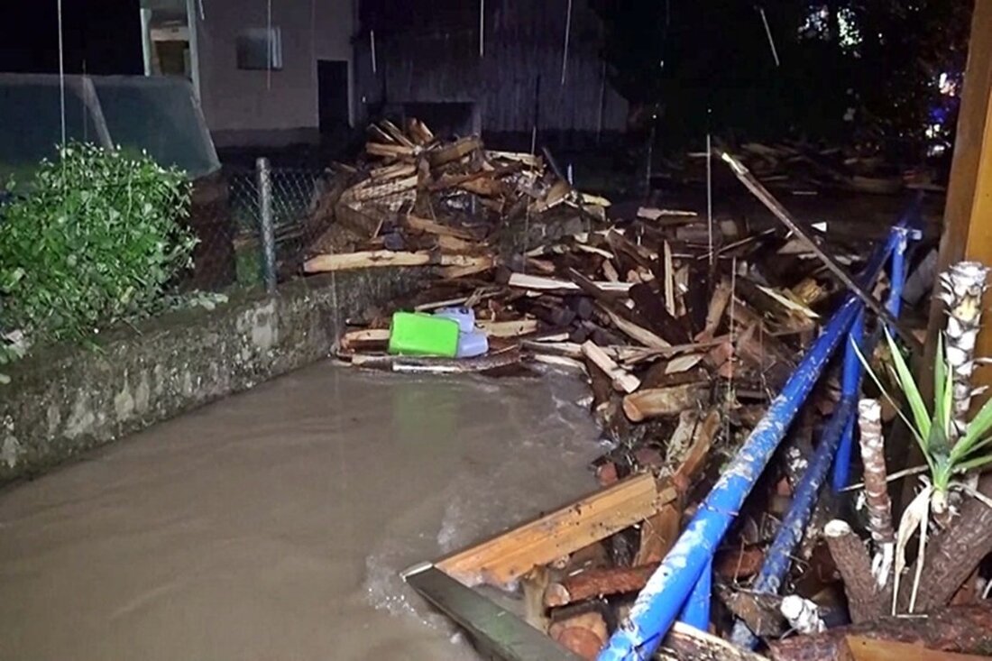 Vorbach/Oberbibrach. Ein Damm am Schneidweiher hat den Wassermassen nicht standgehalten: Oberbibrach kämpft in der Nacht mit den Folgen des Starkregens.  Am Schneidweiher, der an einem Waldstück zwischen Dobertshof und Oberbibrach [&hellip;]