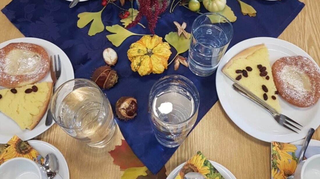 Weiden. Beim Oktobertreff von DJK-Seniorenkreis und KDFB-Turnerfrauen im Pfarrheim Maria Waldrast standen Oberpfälzer Bräuche im Mittelpunkt. 35 Gäste genossen Kirchweihkuchen und freuen sich auf den 11. November.