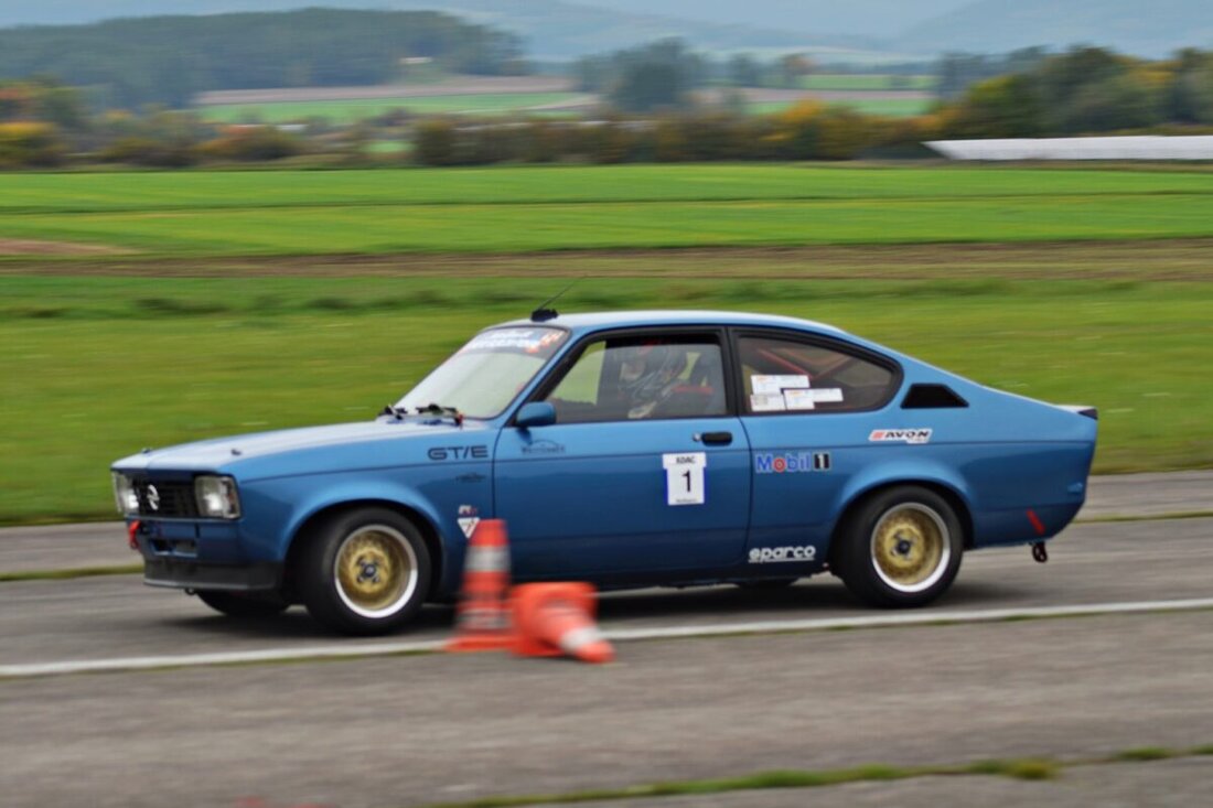 Bindlach. Robert Hochmuth vom AC Nittenau gewinnt den OSCO-Titel, Reinhard Bayer wird Zweiter, über 100 Teilnehmer bei 14 Rennen, Ehrung am 22. November in Kemnath-Waldeck.