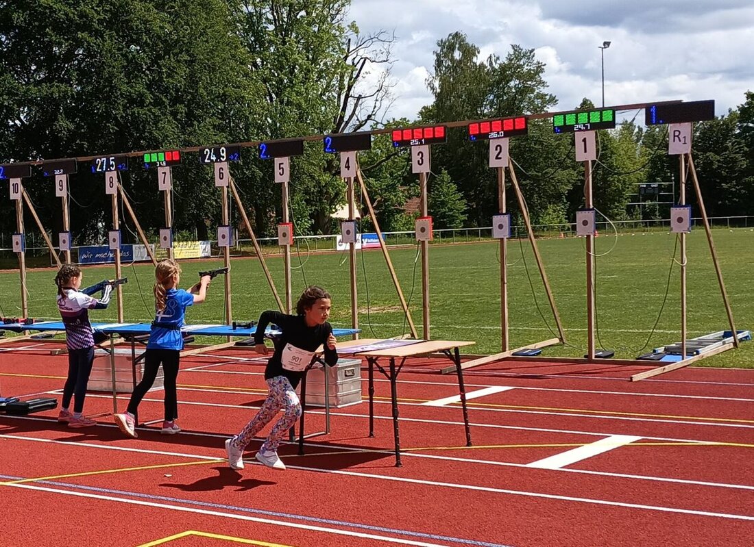 Schwabach. Die Offenen Bayerischen Meisterschaften im Laser-Run 2026 boten Tempo und Präzision, als das Gelände des TV 1848 zum Hotspot wurde. Team Oberpfalz sammelte Podestplätze, die für Bayern-Cup und DVMF zählen.