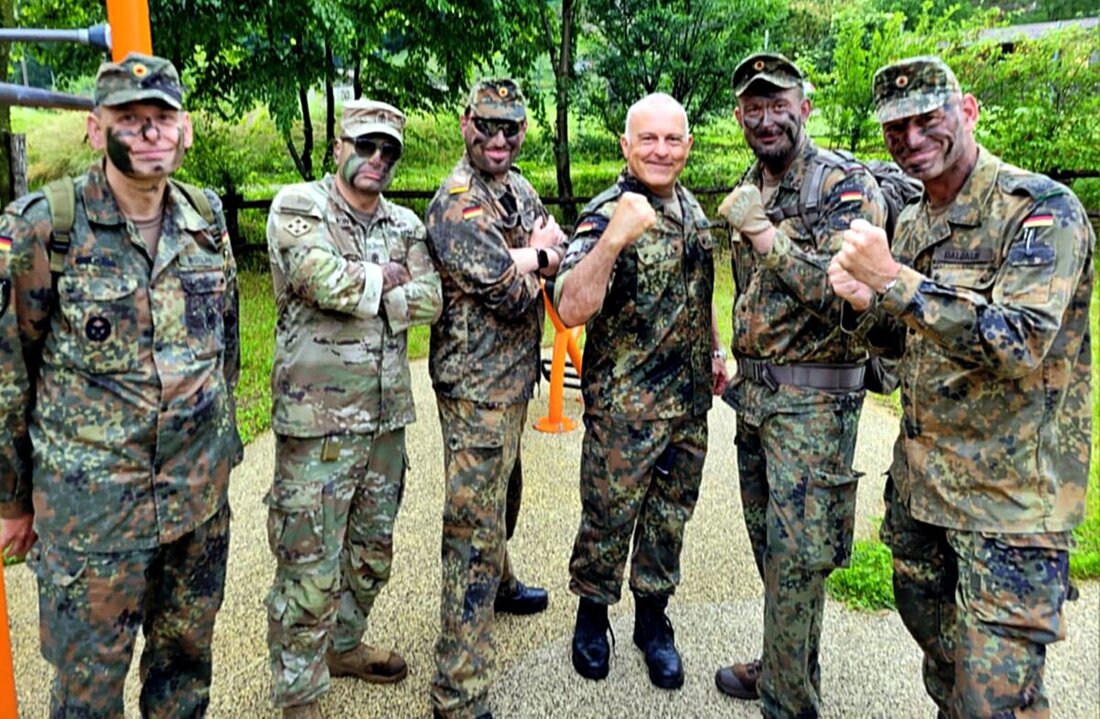 Valbrona/Weiden. Oberpfälzer Reservisten meisterten den internationalen Militärwettkampf „Viscontea“ in Italien, mit Teams, die Platz 16 und 17 erreichten. Die Veranstaltung zeigte die Leistungsfähigkeit und Kameradschaft der deutschen Reserve auf internationalem Parkett.