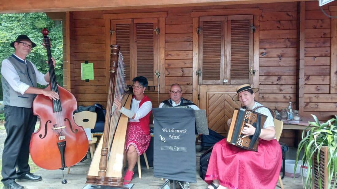 Weiden. Der Oberpfälzer Waldverein Zweigverein Weiden feierte den 100. Geburtstag des Vierlingsturms mit einem Festwochenende, inklusive Festmesse und Ehrungen für Mitglieder.