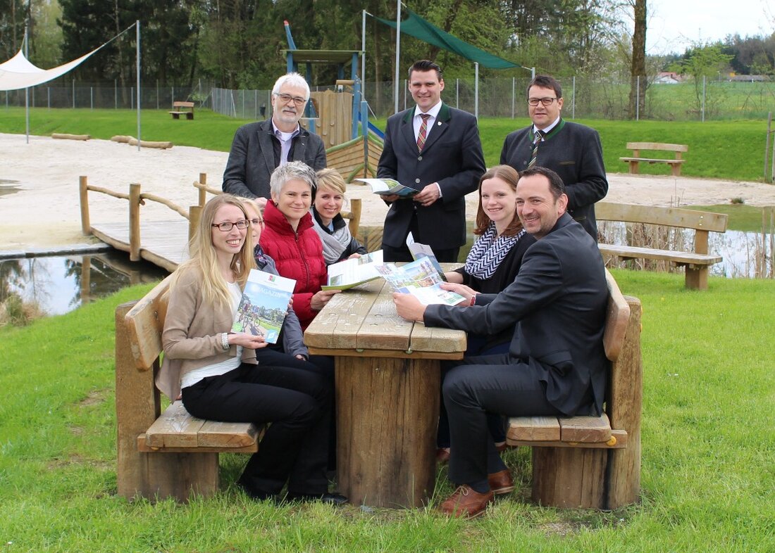 Neustadt/WN. Passend zum Frühling erscheint das allererste Oberpfälzer-Wald-Magazin. Der Schwandorfer Landrat Thomas Ebeling stellte als Vorsitzender der Arbeitsgemeinschaft Oberpfälzer Wald zusammen mit Christian Schwankl von der Agentur SSL im Erlebnispark [&hellip;]