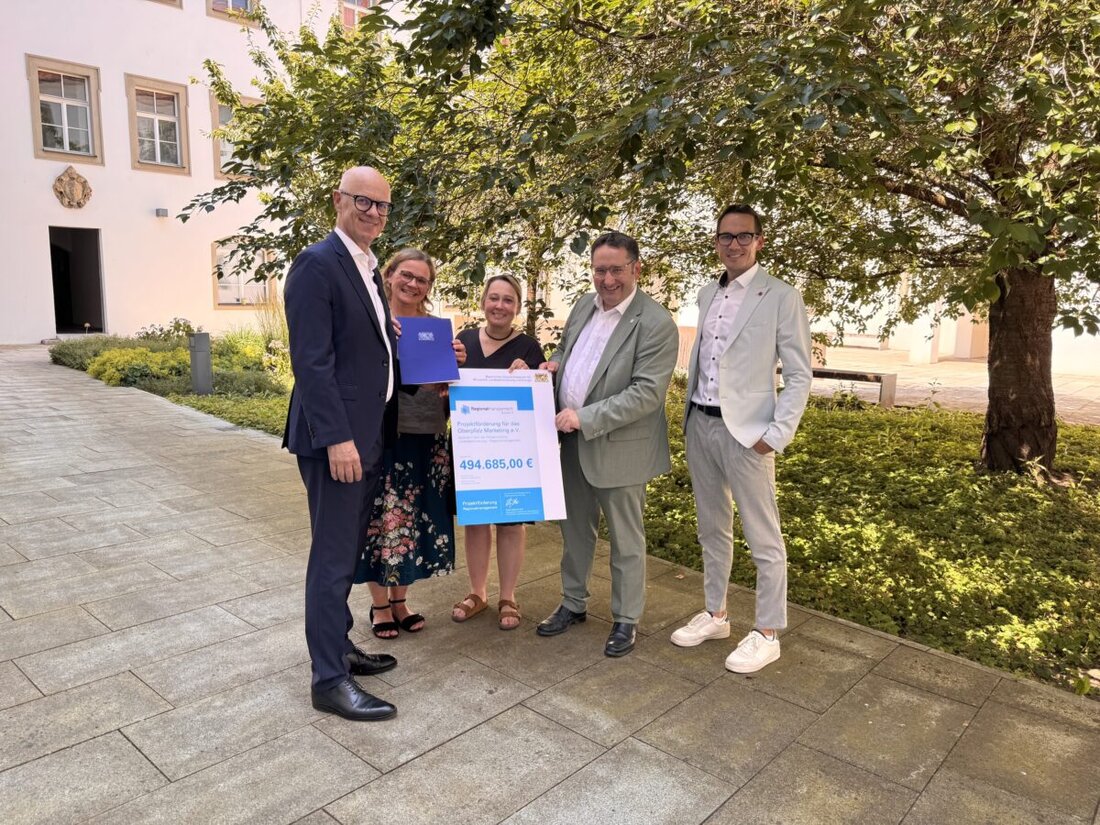 Regensburg. Oberpfalz Marketing erhält rund 495.000 Euro vom Bayerischen Wirtschaftsministerium für neue Projekte zur regionalen Identität mit Fokus auf Kinder und Jugendliche. Den Förderbescheid übergab Staatssekretär Tobias Gotthardt.