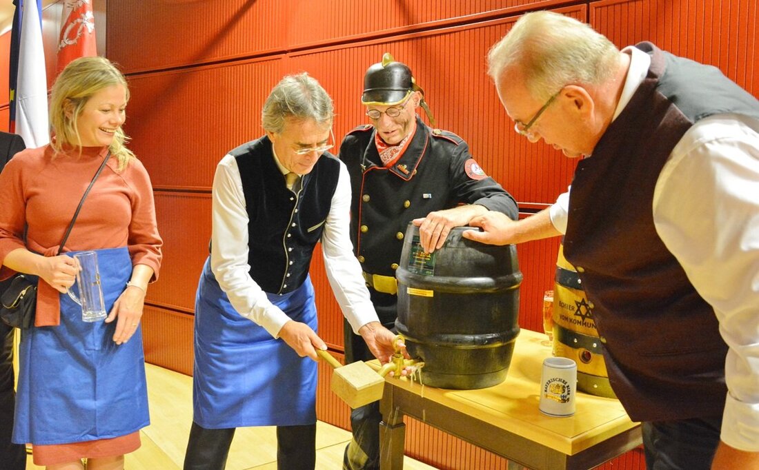 Nordoberpfalz/Brüssel. Zwischen der Oberpfalz und Pilsen stimmt die Chemie. Mit waschechtem Zoigl überrascht Zoiglbotschafter Norbert Neugirg in Brüssel, um auf den Vorbildcharakter der Regionen anzustoßen.  Es braucht nur drei Schläge [&hellip;]