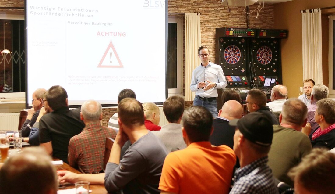 Weiden. 55 Vereinsvertreter aus der gesamten Oberpfalz informierten sich im Sportheim der DJK Weiden grundlegend über den aktuellen Stand der Förderung von Sportheimbauten.  „Wir sind überrascht und zufrieden, dass so [&hellip;]