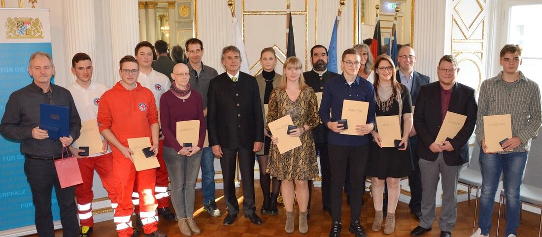 Regensburg. Im Einsatz für die Gesellschaft: Mehrere Nordoberpfälzer haben in entscheidenden Momenten gehandelt statt weggesehen und wurden so zu Lebensrettern. Regierungspräsident Axel Bartelt zeichnete nun die Oberpfälzer Vorbilder aus. Außerdem [&hellip;]