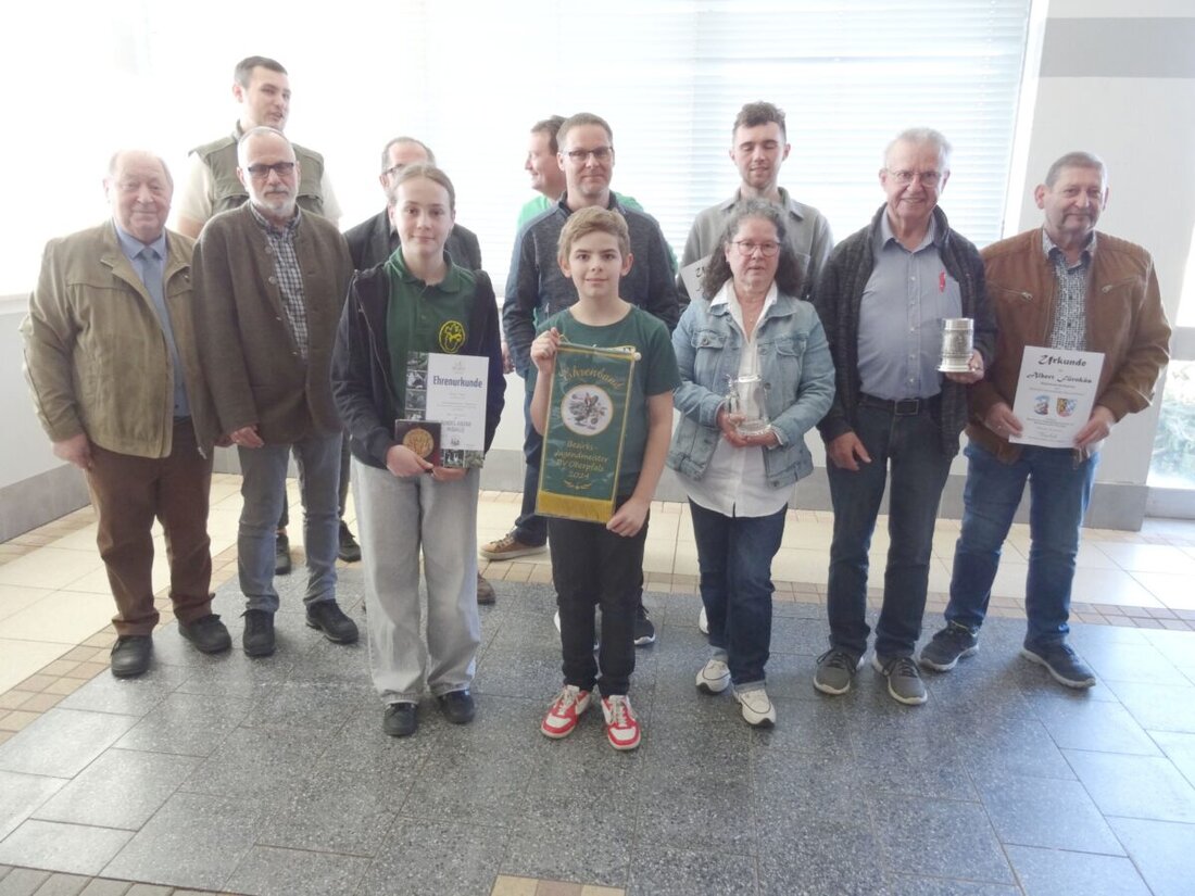 Waidhaus/Pfrentsch. Bei der Bezirksversammlung mit Züchterschulung zog der Bezirksverband der Bayerischen Rassegeflügelzüchter beim Kleintierzuchtverein (KTZV) Waidhaus und Umgebung e.V. in der Pfreimdtalhalle in Pfrentsch seine Bilanz.