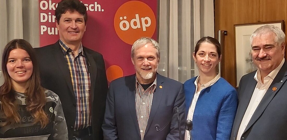 Weiden. Die ÖDP Bayern stellte in Nürnberg ihre Landesliste für die Bundestagswahl auf, Susanne Witt aus Amberg erreicht Platz 6. Spitzenkandidat Brendle-Behnisch kritisiert den geringen Stellenwert von Klima- und Artenschutz in der öffentlichen Debatte.