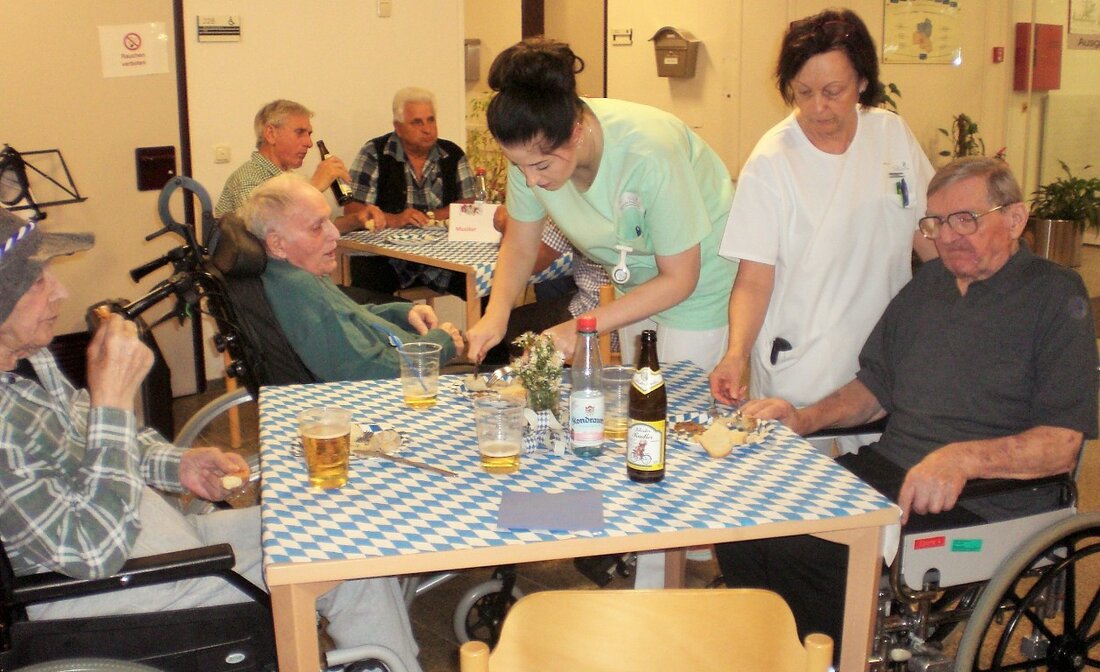 Eschenbach. Feste soll man ja bekanntlich so feiern, wie sie fallen. Dass die Bewohner des Pflegeheimes St. Laurentius der Kliniken Nordoberpfalz AG durchaus verstehen zu feiern, zeigten sie am beim hauseigenen [&hellip;]
