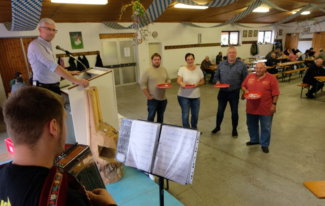 Floß. Der Oktoberfestmarkt des Kleintierzuchtvereins zog viele Besucher an, darunter auch Gäste aus Tschechien. 