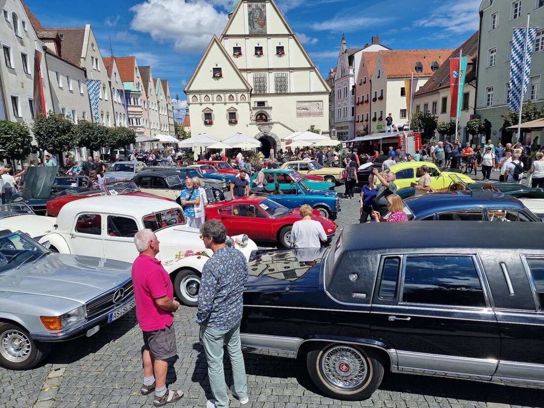 Weiden. Am Samstag, 11. Juli, lädt der AMC Weiden zur 38. Weidener ADAC-Veteranenausfahrt ein, Beginn ist um 8 Uhr. Der Autokorso durch die Stadt startet um 13.45 Uhr, am Abend klingt der Tag mit einer Stadel-Party aus.