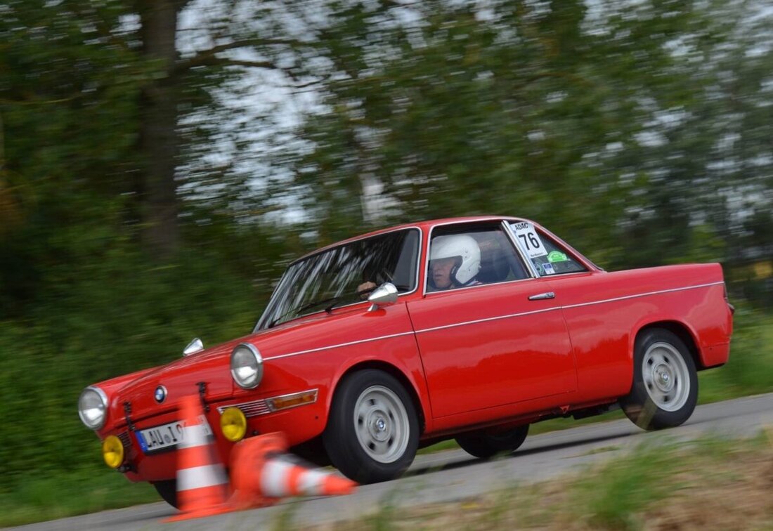 Wiesau. Die OSCO-Steinwald-Classic-Tour zeigt spektakuläre Oldtimer auf reizvollen Nebenstrecken in Nordbayern.